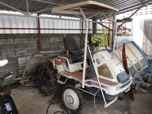 รถดำนั่งขับ Mitsubishi 6 แถว พร้อมหลังคา