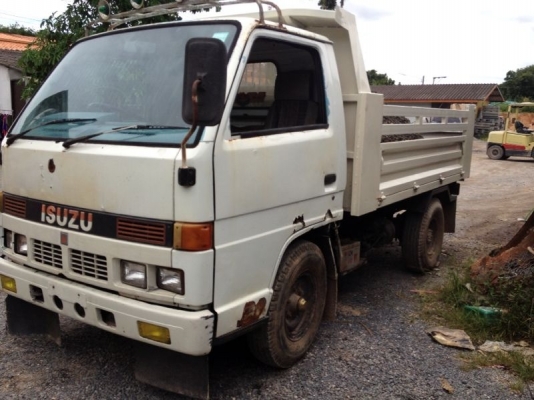 รถอีซูซุ 4 ล้อดั้ม 88 แรงม้า  ( ราคา 280,000 บาท. )  สนใจติดต่อ 081 - 6079515