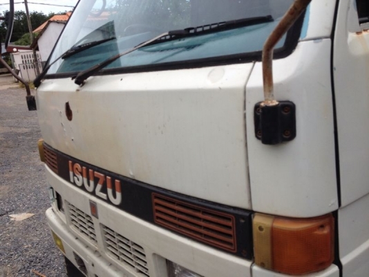 รถอีซูซุ 4 ล้อดั้ม 88 แรงม้า  ( ราคา 280,000 บาท. )  สนใจติดต่อ 081 - 6079515