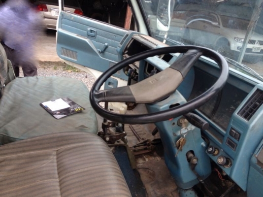 รถอีซูซุ 4 ล้อดั้ม 88 แรงม้า  ( ราคา 280,000 บาท. )  สนใจติดต่อ 081 - 6079515