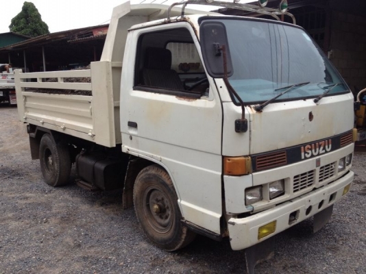 รถอีซูซุ 4 ล้อดั้ม 88 แรงม้า  ( ราคา 280,000 บาท. )  สนใจติดต่อ 081 - 6079515