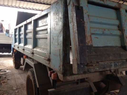 รถอีซูซุ 6 ล้อดั้ม NKR 110 แรงม้า  สนใจติดต่อ 081 - 6079515