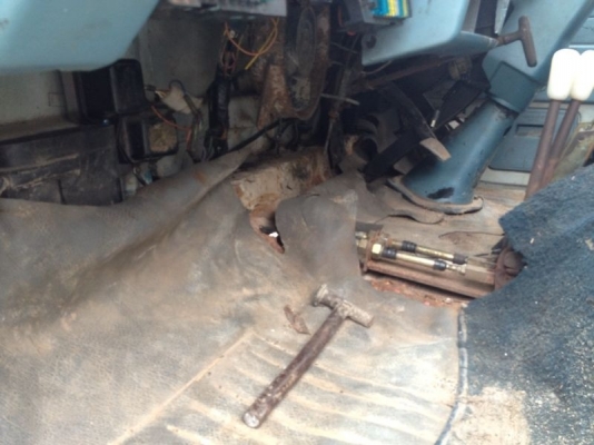 รถอีซูซุ 6 ล้อดั้ม NKR 110 แรงม้า  สนใจติดต่อ 081 - 6079515