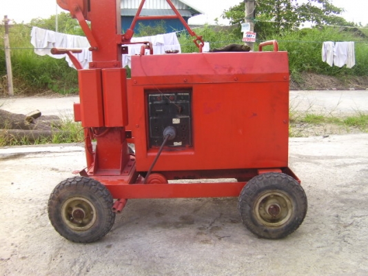 ไฟสนาม2ดวงเสาสูง4เมตรกำลังไฟ400วัตต่อดวงขายตามสภาพญี่ปุ่นแท้ยี่ห้อสุบารุเครื่องยนต์ดีเซลราคา45000บาท