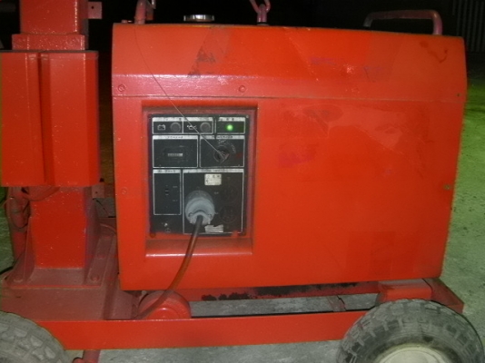 ไฟสนาม2ดวงเสาสูง4เมตรกำลังไฟ400วัตต่อดวงขายตามสภาพญี่ปุ่นแท้ยี่ห้อสุบารุเครื่องยนต์ดีเซลราคา45000บาท