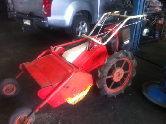 ขายรถตัดหญ้าเดินตามแบบเหวี่ยง