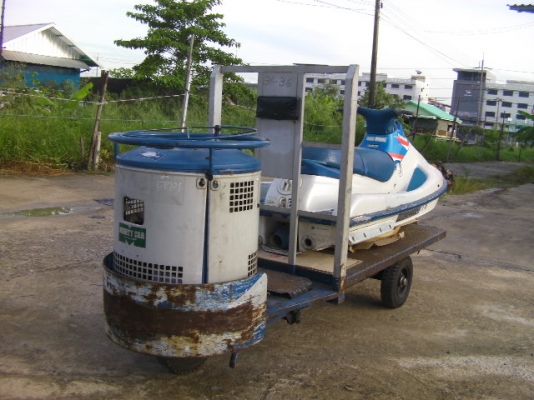 รถบรรทุก3ล้อสามารถบรรทุกน้ำหนักได้1ตันยางรถเป็นยางตันใช่งานง่ายเครื่องยนต์เบนซินราคา53,000บาท http://www.youtube.com/watch?v=ZuRHn54tNfY