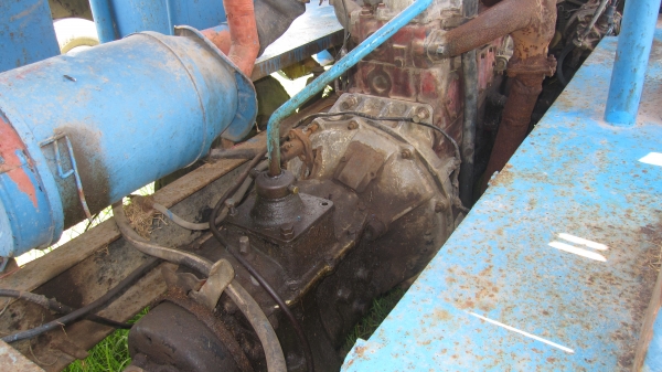 เครื่องยนต์ EH700 พร้อมเกียร์ ยกลงจากรถนวดข้าว เครื่องยนต์ EH700 พร้อมเกียร์ ยกลงจากรถนวดข้าว