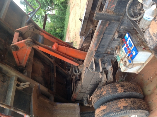 ขายหกล้อดั้มพ์195แรง เอกสารพร้อมโอน ขาย 600000 ครับมาก่อนได้ก่อนลดสุดๆ