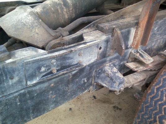 nissanหัวยาวดั๊ม  แรงๆ คุ้มๆ(รถการไฟฟ้า)