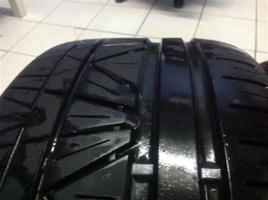 ขายยาง nitto invo 245 40 18 ปลายปี 12 สภาพสวย ๆ 5900