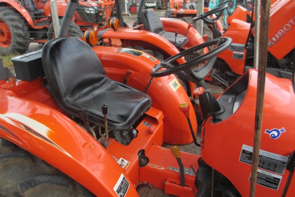 KUBOTA L3008 พร้อมใบมีดดันดิน ตราช้างและ โรตารี่ RX 163 พร้อมใช้สุดๆ