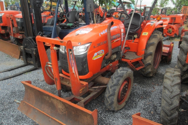 KUBOTA L3008 พร้อมใบมีดดันดิน ตราช้างและ โรตารี่ RX 163 พร้อมใช้สุดๆ