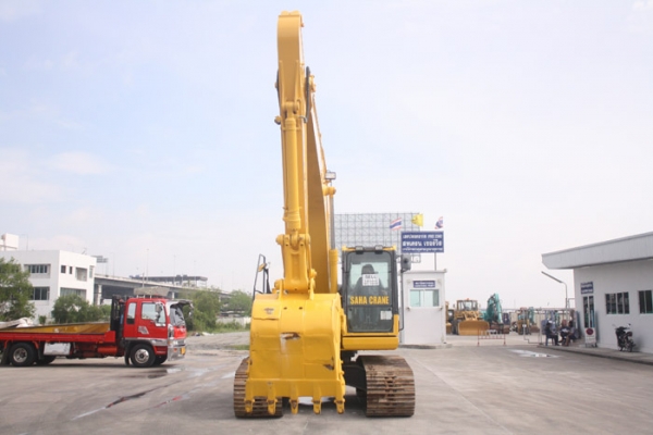 KOMATSU PC200-8