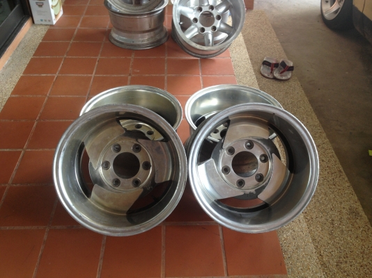 ขายล้อแท้ AEZ ขอบ 15x8.5 ET-28 6/139.7 ออฟลึก 5 นิ้ว สเปคหล่อ ล้นๆ อีกชุดครับ ขายล้อแท้ AEZ ขอบ 15x8.5 ET-28 6/139.7 ออฟลึก 5 นิ้ว สเปคหล่อ ล้นๆ อีกชุดครับ