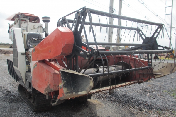 ขายรถเกี่ยวนวดข้าว คูโบต้า DC-60 plus ขายรถเกี่ยวนวดข้าว คูโบต้า DC-60 plus