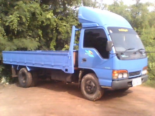 รถ ISUZU  130  เทอร์โบ  เครื่องดี  ครัชชีสวย   แอร์เย็น   รถห้างแท้