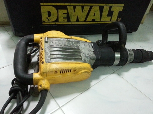 เครื่องสกัดคอนกรีตไฟฟ้า DEWALT รุ่น 25900kสภาพพร้อมใช้งานครับ