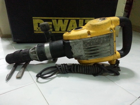 เครื่องสกัดคอนกรีตไฟฟ้า DEWALT รุ่น 25900kสภาพพร้อมใช้งานครับ