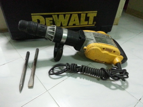 เครื่องสกัดคอนกรีตไฟฟ้า DEWALT รุ่น 25900kสภาพพร้อมใช้งานครับ
