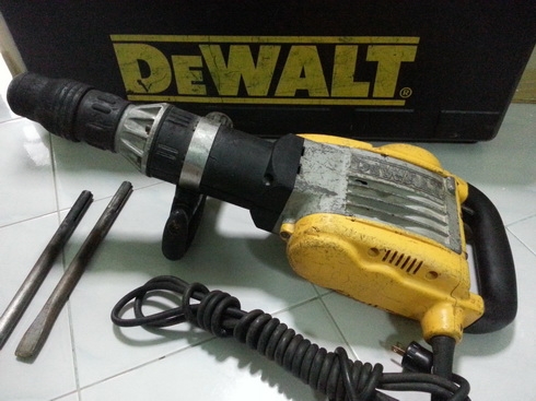 เครื่องสกัดคอนกรีตไฟฟ้า DEWALT รุ่น 25900kสภาพพร้อมใช้งานครับ