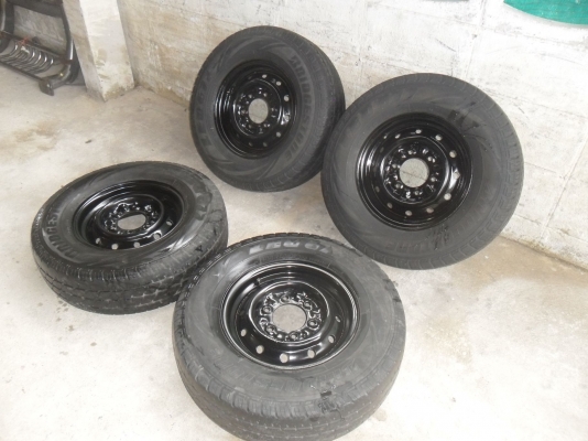 ล้อกะทะ 14นิ้ว 6รู พร้อมยาง 195R14LEO677 สวยๆ 4 ล้อ ราคา 2800 บาท