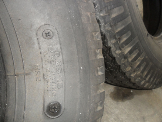 ยาง BRIDGESTONE 825-16 สวยๆ 1 คู่ ราคา 2500 บาท