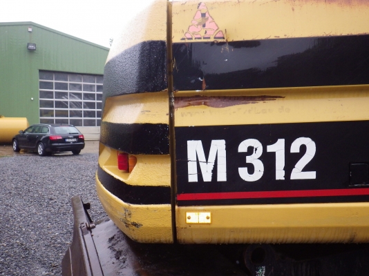 ขายรถขุดล้อยาง CAT M312  Yr.1998 สภาพดีมากครับ มีไลด์หัวเจาะ เก๋งสวย บอร์ดี้โอครับ ใช้งานได้เลย  ราคาไม่สูงครับ โทรมานะ 085-9049669
