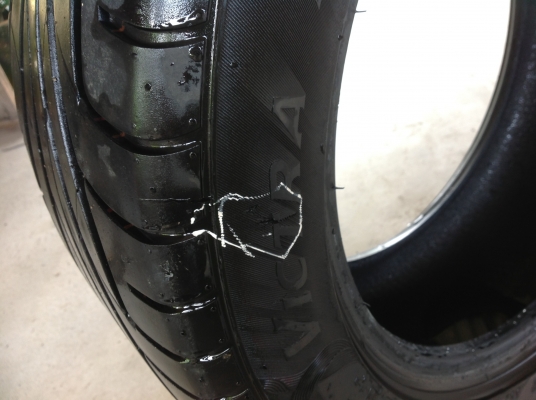 ขายยาง225/55/17 ปี13สัปดาห๊ที่16 ลงพื้น2 เดือนเอง