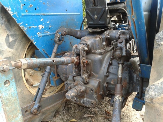 ขายด่วนรถไถฟอร์ด 6610 4*4 คานหน้าคาลาโล่ ทะเบียนพร้อม