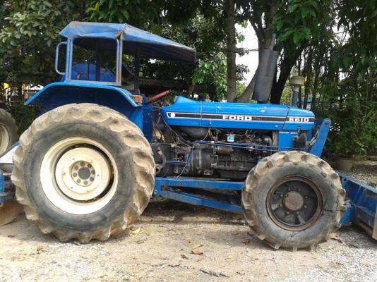 ขายด่วนรถไถฟอร์ด 6610 4*4 คานหน้าคาลาโล่ ทะเบียนพร้อม