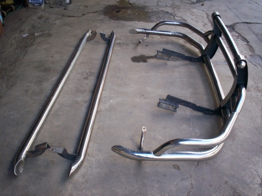 ขายกันชน แสตนเลสรอบคัน ใส่สภาพสวย4,500บาท TEL0890671028