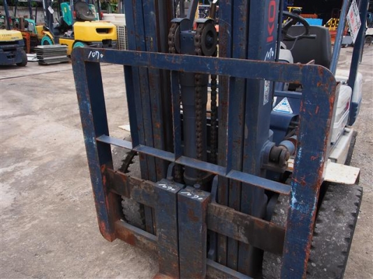 ** LOT 12/9/2556 ** ส่งลูกค้าลำปาง KOMATSU FD30-11 เสา 5 เมตร 3 step เครื่องแน่น เกียร์ดีมากๆ ^^