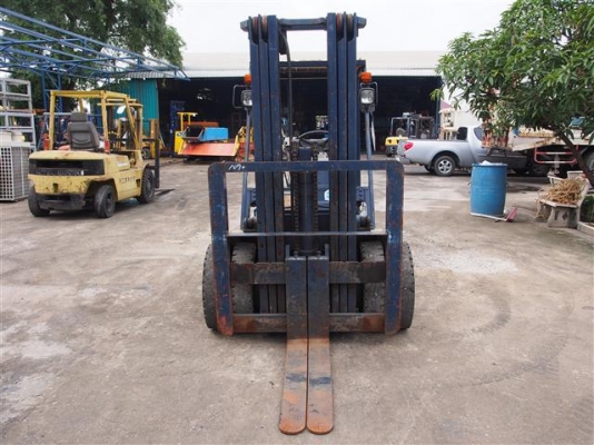 ** LOT 12/9/2556 ** ส่งลูกค้าลำปาง KOMATSU FD30-11 เสา 5 เมตร 3 step เครื่องแน่น เกียร์ดีมากๆ ^^