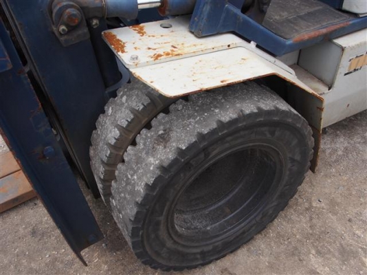 ** LOT 12/9/2556 ** ส่งลูกค้าลำปาง KOMATSU FD30-11 เสา 5 เมตร 3 step เครื่องแน่น เกียร์ดีมากๆ ^^