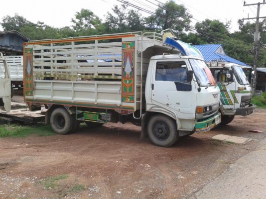 ขายหกล้อดั๊มพ์ Hino แชสซี KM777 หัวเรนเจอร์ เครื่อง 117 แรง ดั๊มพ์ 6 ตันยาว 4.30 เมตร ยาง 70\% ทะเบียนพร้อม