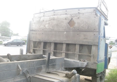 ขายสิบล้อหัวยาวเพลาเดียวดั้มพ์พื้นเรียบ เครื่อง J 160 แรง โทร 088-4501277