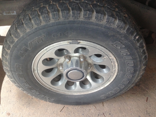 MITSUBISHI PAJERO 2.5Di MT ปี 93 รถบ้านสวยจัดเดิมๆทั้งคันพร้อมใช้งาน ภายในเก๋งคอนโซลสวยครบพร้อม CD MP3 จอครบพร้อม แอร์เย็น พวงมาลัยเพาเวอร์ ระบบขับเคลื่อนสี่ล้อพร้อมใช้งาน ช่วงล่างแน่น ล้อแม็ก ยางสภาพดี 70\% พร้อมใช้งาน เอกสารทะเบียนภาษีครบพร้อมโอน ราคาต่อ