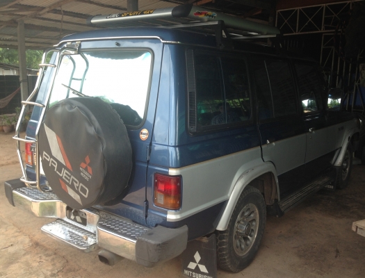 MITSUBISHI PAJERO 2.5Di MT ปี 93 รถบ้านสวยจัดเดิมๆทั้งคันพร้อมใช้งาน ภายในเก๋งคอนโซลสวยครบพร้อม CD MP3 จอครบพร้อม แอร์เย็น พวงมาลัยเพาเวอร์ ระบบขับเคลื่อนสี่ล้อพร้อมใช้งาน ช่วงล่างแน่น ล้อแม็ก ยางสภาพดี 70\% พร้อมใช้งาน เอกสารทะเบียนภาษีครบพร้อมโอน ราคาต่อ