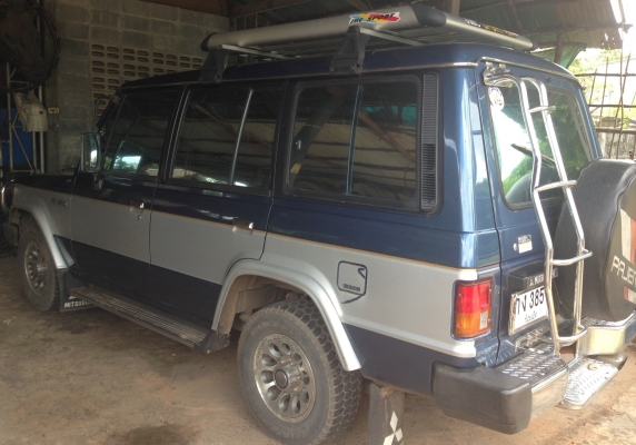 MITSUBISHI PAJERO 2.5Di MT ปี 93 รถบ้านสวยจัดเดิมๆทั้งคันพร้อมใช้งาน ภายในเก๋งคอนโซลสวยครบพร้อม CD MP3 จอครบพร้อม แอร์เย็น พวงมาลัยเพาเวอร์ ระบบขับเคลื่อนสี่ล้อพร้อมใช้งาน ช่วงล่างแน่น ล้อแม็ก ยางสภาพดี 70\% พร้อมใช้งาน เอกสารทะเบียนภาษีครบพร้อมโอน ราคาต่อ