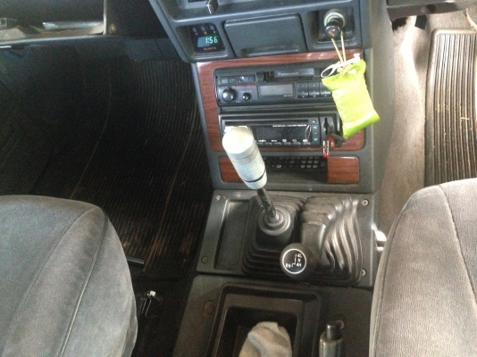 MITSUBISHI PAJERO 2.5Di MT ปี 93 รถบ้านสวยจัดเดิมๆทั้งคันพร้อมใช้งาน ภายในเก๋งคอนโซลสวยครบพร้อม CD MP3 จอครบพร้อม แอร์เย็น พวงมาลัยเพาเวอร์ ระบบขับเคลื่อนสี่ล้อพร้อมใช้งาน ช่วงล่างแน่น ล้อแม็ก ยางสภาพดี 70\% พร้อมใช้งาน เอกสารทะเบียนภาษีครบพร้อมโอน ราคาต่อ