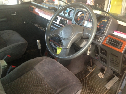 MITSUBISHI PAJERO 2.5Di MT ปี 93 รถบ้านสวยจัดเดิมๆทั้งคันพร้อมใช้งาน ภายในเก๋งคอนโซลสวยครบพร้อม CD MP3 จอครบพร้อม แอร์เย็น พวงมาลัยเพาเวอร์ ระบบขับเคลื่อนสี่ล้อพร้อมใช้งาน ช่วงล่างแน่น ล้อแม็ก ยางสภาพดี 70\% พร้อมใช้งาน เอกสารทะเบียนภาษีครบพร้อมโอน ราคาต่อ