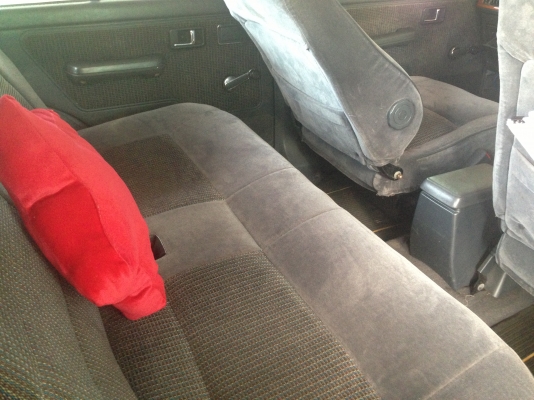 MITSUBISHI PAJERO 2.5Di MT ปี 93 รถบ้านสวยจัดเดิมๆทั้งคันพร้อมใช้งาน ภายในเก๋งคอนโซลสวยครบพร้อม CD MP3 จอครบพร้อม แอร์เย็น พวงมาลัยเพาเวอร์ ระบบขับเคลื่อนสี่ล้อพร้อมใช้งาน ช่วงล่างแน่น ล้อแม็ก ยางสภาพดี 70\% พร้อมใช้งาน เอกสารทะเบียนภาษีครบพร้อมโอน ราคาต่อ