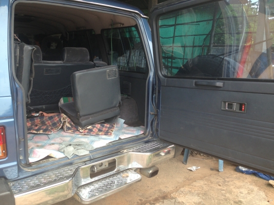 MITSUBISHI PAJERO 2.5Di MT ปี 93 รถบ้านสวยจัดเดิมๆทั้งคันพร้อมใช้งาน ภายในเก๋งคอนโซลสวยครบพร้อม CD MP3 จอครบพร้อม แอร์เย็น พวงมาลัยเพาเวอร์ ระบบขับเคลื่อนสี่ล้อพร้อมใช้งาน ช่วงล่างแน่น ล้อแม็ก ยางสภาพดี 70\% พร้อมใช้งาน เอกสารทะเบียนภาษีครบพร้อมโอน ราคาต่อ