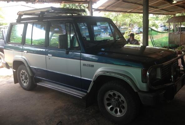 MITSUBISHI PAJERO 2.5Di MT ปี 93 รถบ้านสวยจัดเดิมๆทั้งคันพร้อมใช้งาน ภายในเก๋งคอนโซลสวยครบพร้อม CD MP3 จอครบพร้อม แอร์เย็น พวงมาลัยเพาเวอร์ ระบบขับเคลื่อนสี่ล้อพร้อมใช้งาน ช่วงล่างแน่น ล้อแม็ก ยางสภาพดี 70\% พร้อมใช้งาน เอกสารทะเบียนภาษีครบพร้อมโอน ราคาต่อ