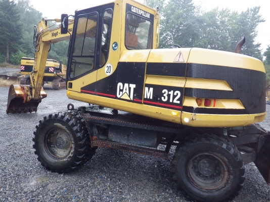 ขายรถขุดล้อยาง CAT M312  Yr.1998 สภาพดีมากครับ มีไลน์หัวเจาะ เก๋งสวย บอร์ดี้โอครับ ใช้งานได้เลย  ราคาไม่สูงครับ โทรมานะ 085-9049669