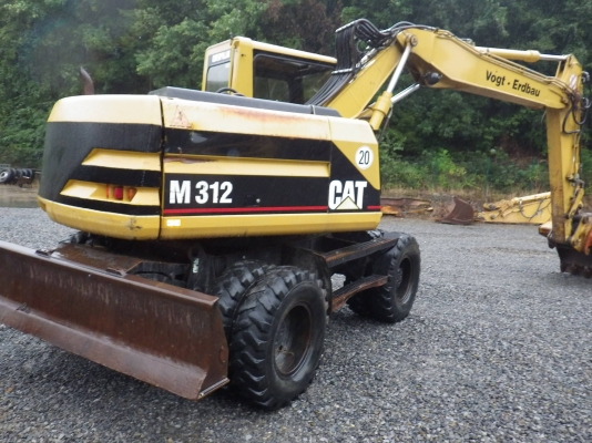 ขายรถขุดล้อยาง CAT M312  Yr.1998 สภาพดีมากครับ มีไลน์หัวเจาะ เก๋งสวย บอร์ดี้โอครับ ใช้งานได้เลย  ราคาไม่สูงครับ โทรมานะ 085-9049669