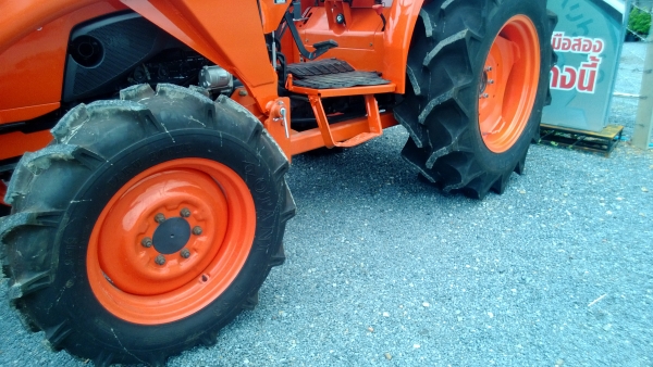 KUBOTA L4708 MAX พร้อมเครื่องเสียงติดตัวรถ แถมผานตราช้าง พร้อมใบมีดดันดินหน้า