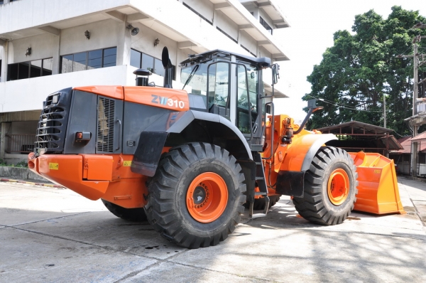 HITACHI  ZW 310  SN  00278