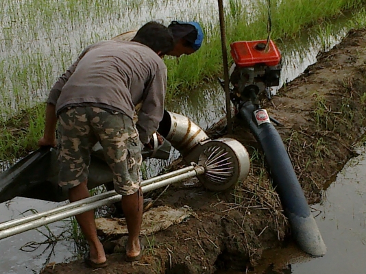 ท่อวิดน้ำพุ่งกระฉูด